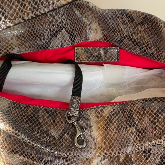 EUC Dooney and Bourke Shoulder Bag - Picture 6 of 12